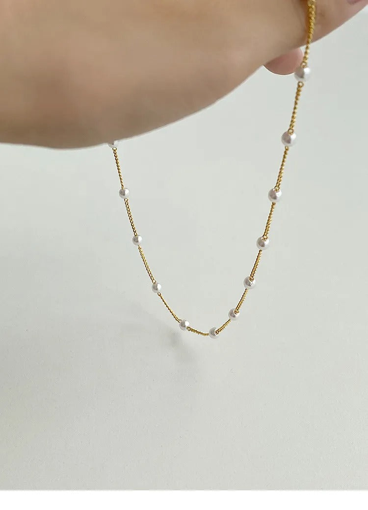 Yvaine – Perlenkette mit Goldverzierung