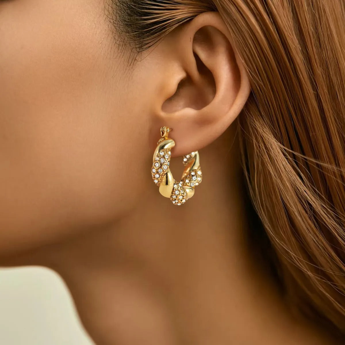 Alix – Goldene U-Twist-Ohrringe