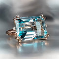 Nadine – Traditioneller Goldring mit Blauem Zirkon