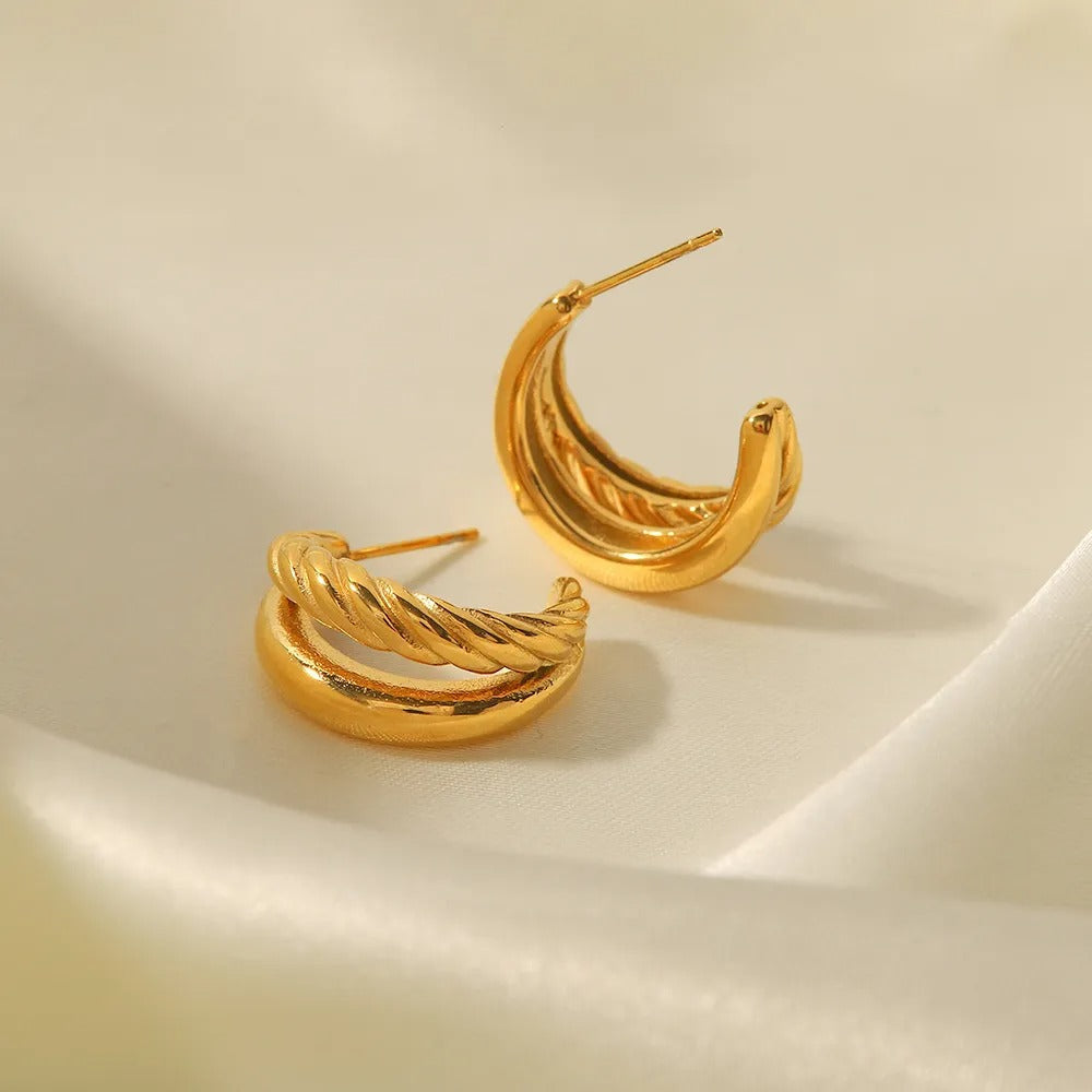 Cecilia – Eleganter Ring mit goldenem Kreuz