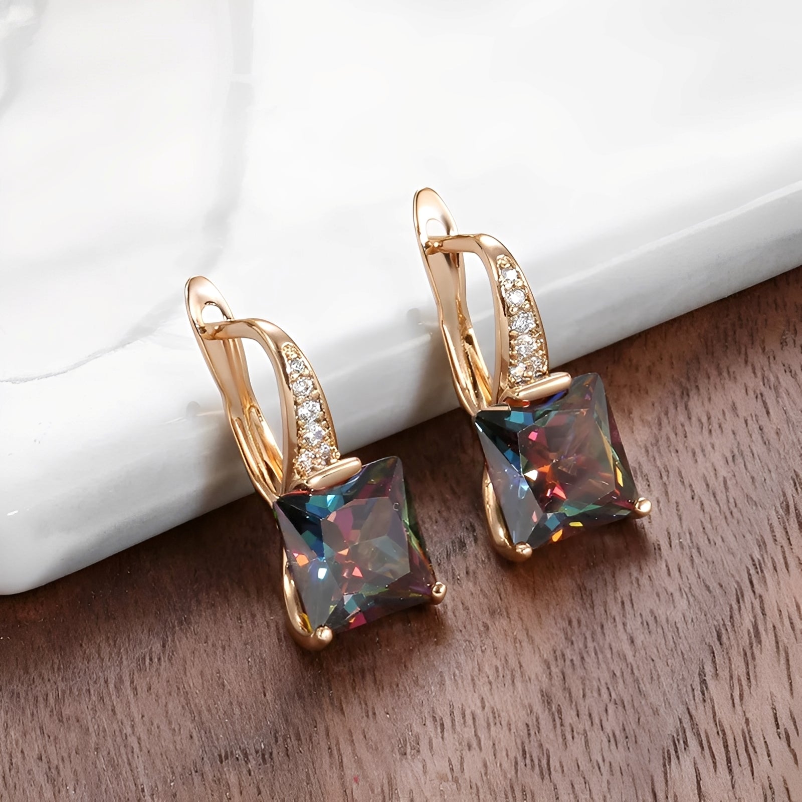 Celina – Kreolen in Gold mit bunten Zirkonia
