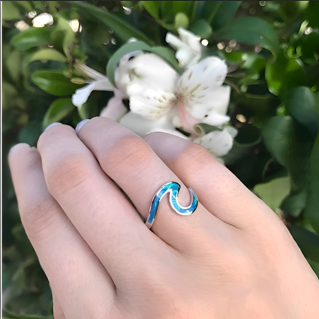 Nerina – Ring Meereswelle in Opal und Silber