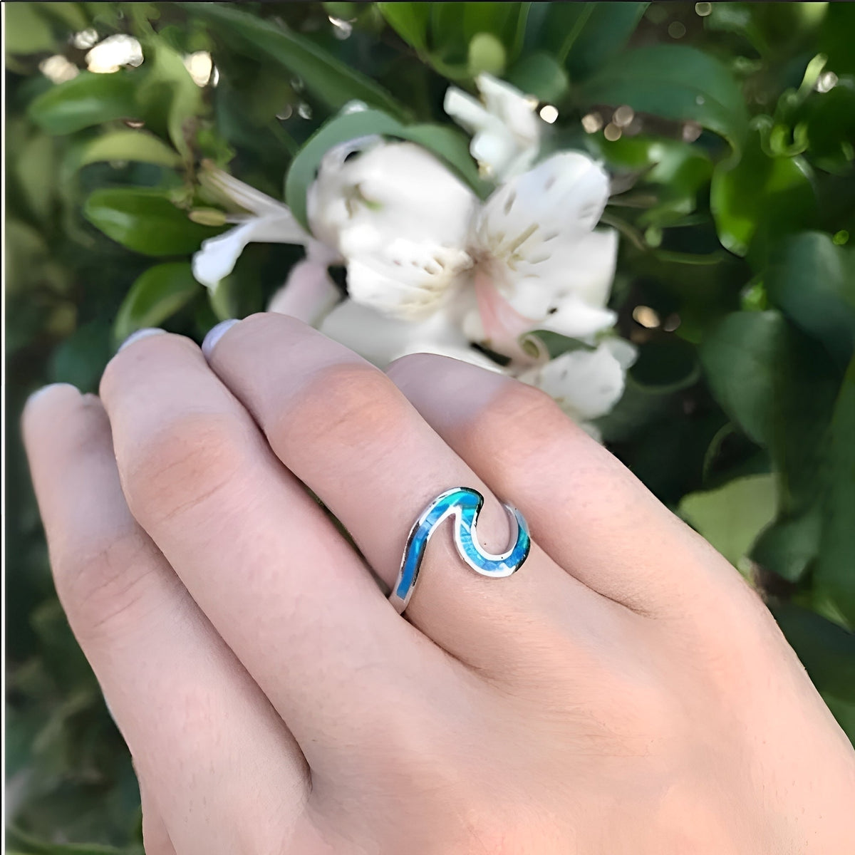 Nerina – Ring Meereswelle in Opal und Silber