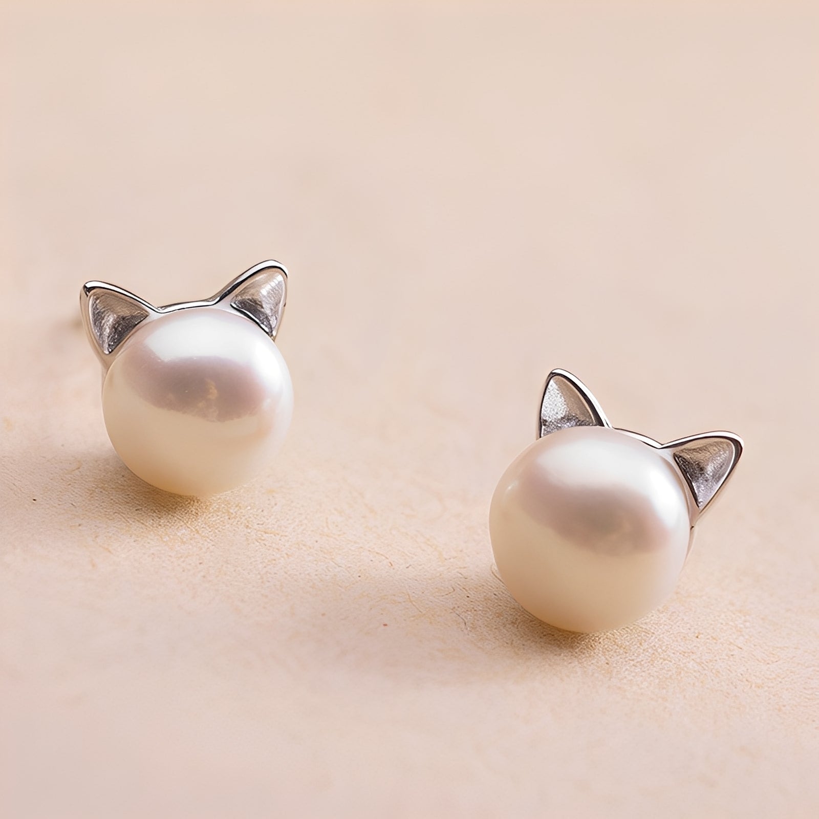 Nori – Ohrringe mit Chatons und Perlen aus Silber