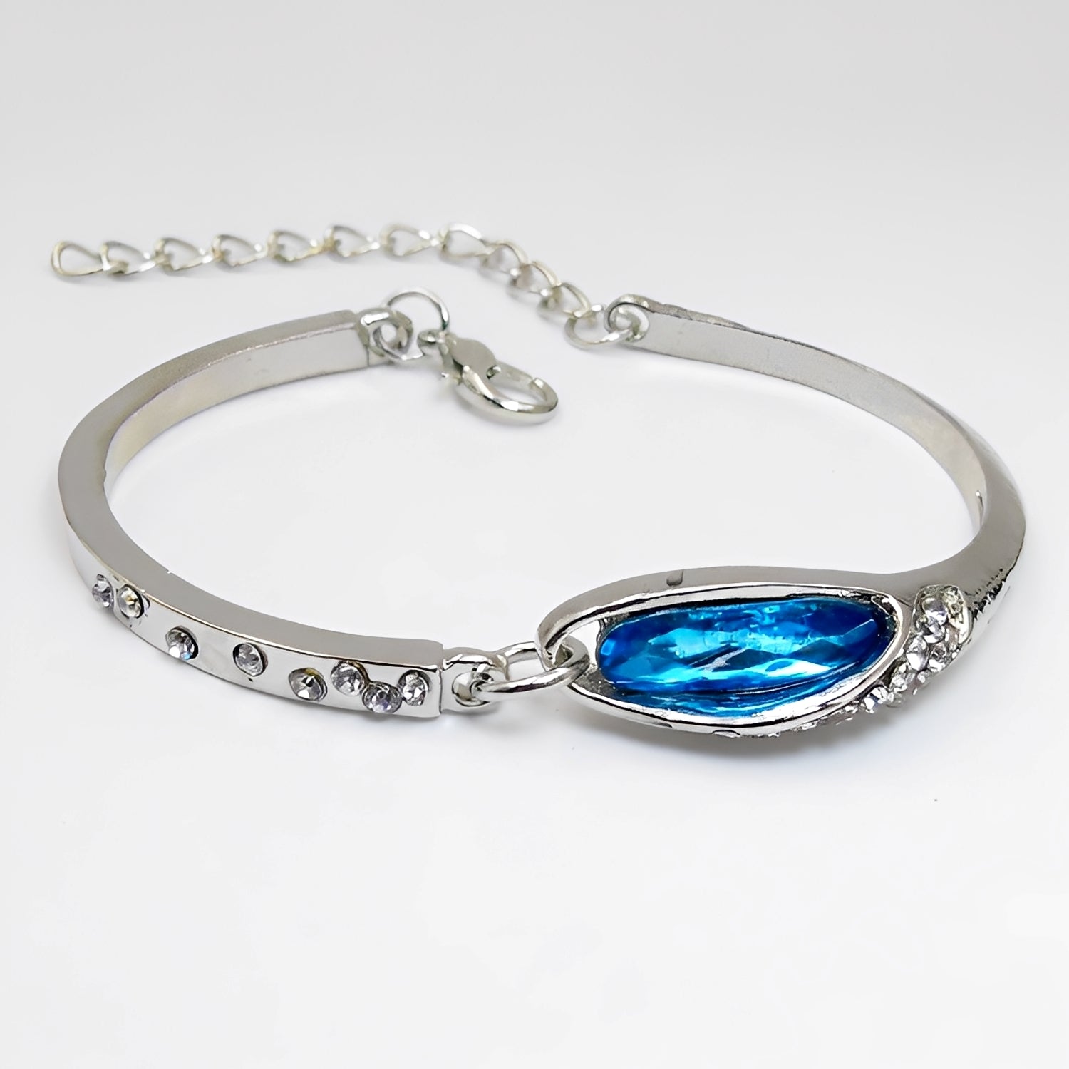 Miku – Stilvolles Armband Geschmückt mit Saphiren