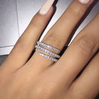 Ailee – Ring in Spiralform mit besetzten Kristallen