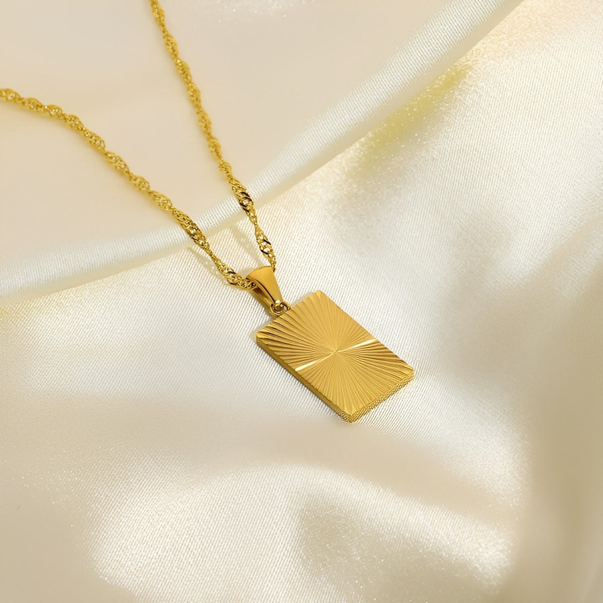 Aurelie – Halskette mit Sonnenmedaille