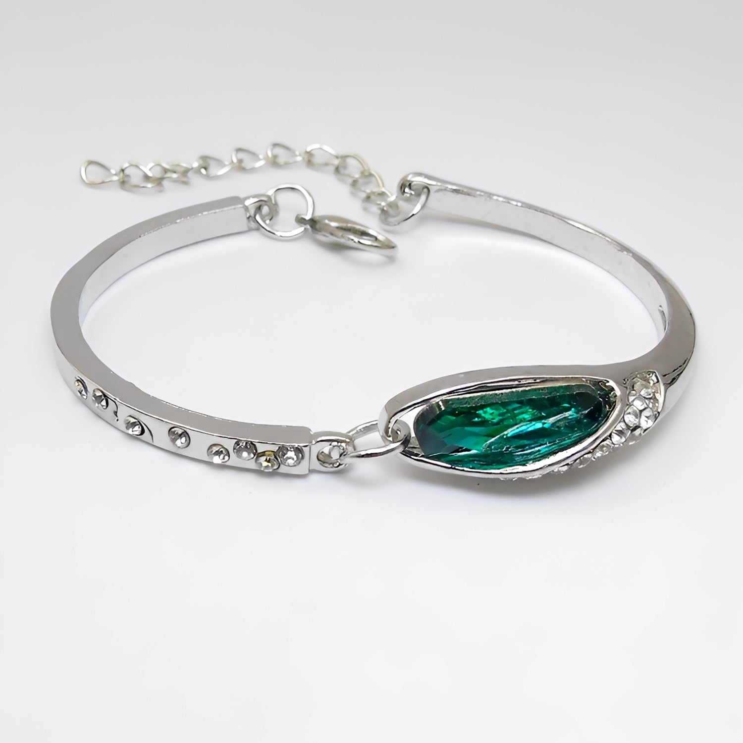 Miku – Stilvolles Armband Geschmückt mit Saphiren