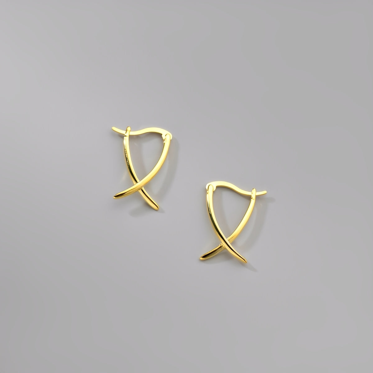 Vanny – Kreuz-Ohrringe in schickem Gold