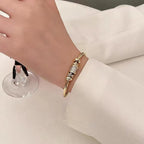 Amalia – Anpassbares Armband mit Goldenen Charms