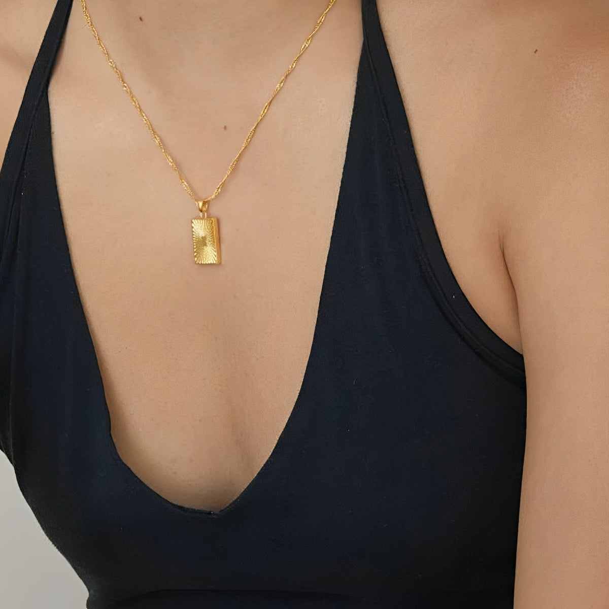 Aurelie – Halskette mit Sonnenmedaille