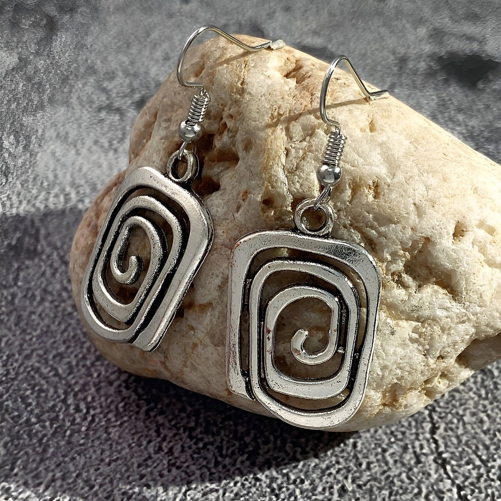 Kaia – Ohrringe im Boho-Stil in Silber mit Spiralform