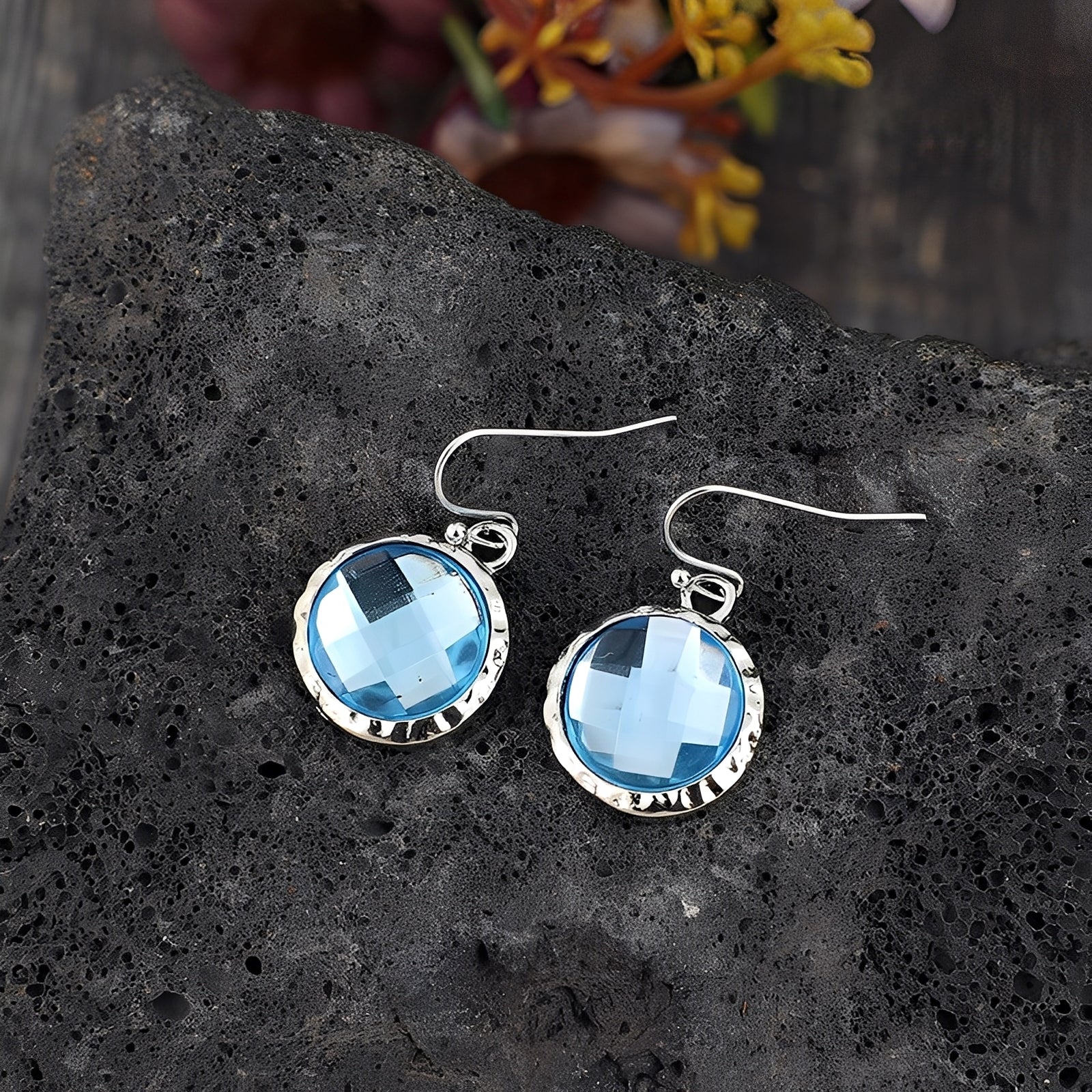Azura – Ohrringe mit blauen Kristallen im Vintage-Stil