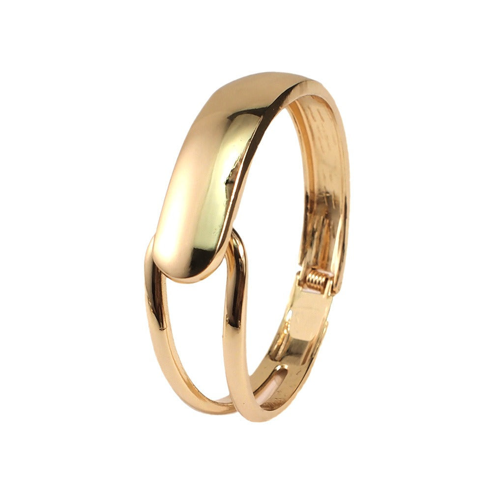Alyssa – Stilvoller Goldner Armreif