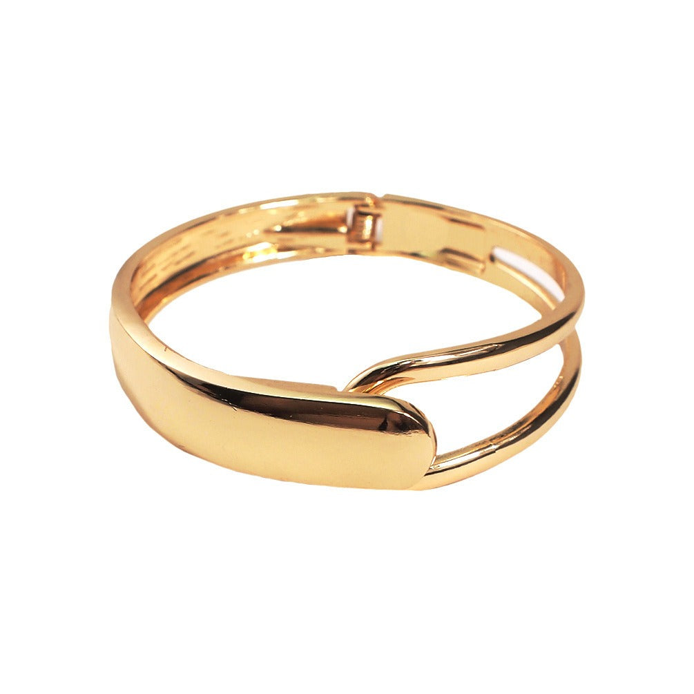 Alyssa – Stilvoller Goldner Armreif