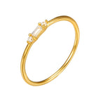 Kleiner Baguette - Zierlicher runder CZ Ring