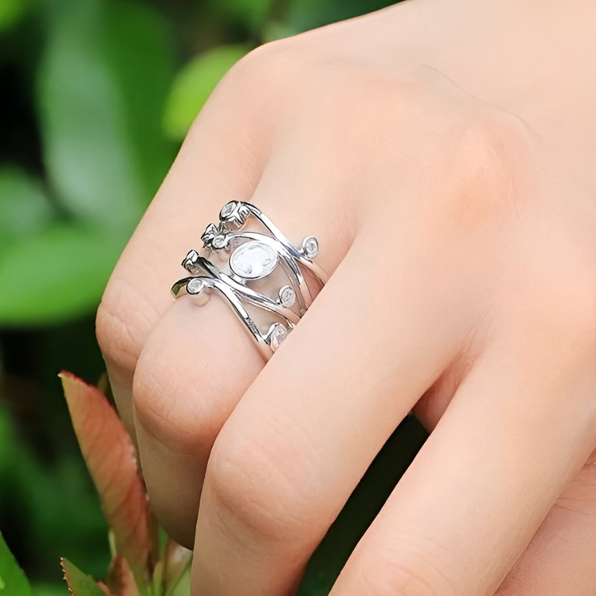 Inara – Vintage-Ring aus Silber mit Unregelmäßiger Zirkonia