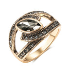 Amena – Stilvoller Ring aus dunklem Kristall