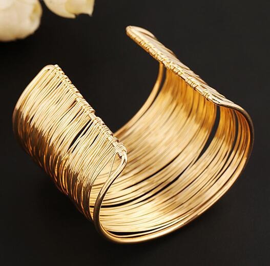 Mira – Stilvolles Armband in Altgold