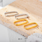 Laura – Quadratische Retro Huggie-Creolen