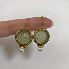 Nolwenn – Vintage-Ohrringe mit Perle und Emerald