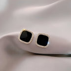 Catherine – Ohrringe mit Onyx und ewigen Diamanten
