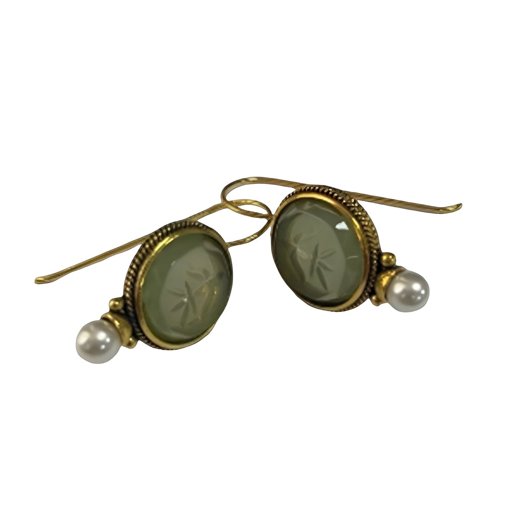 Nolwenn – Vintage-Ohrringe mit Perle und Emerald