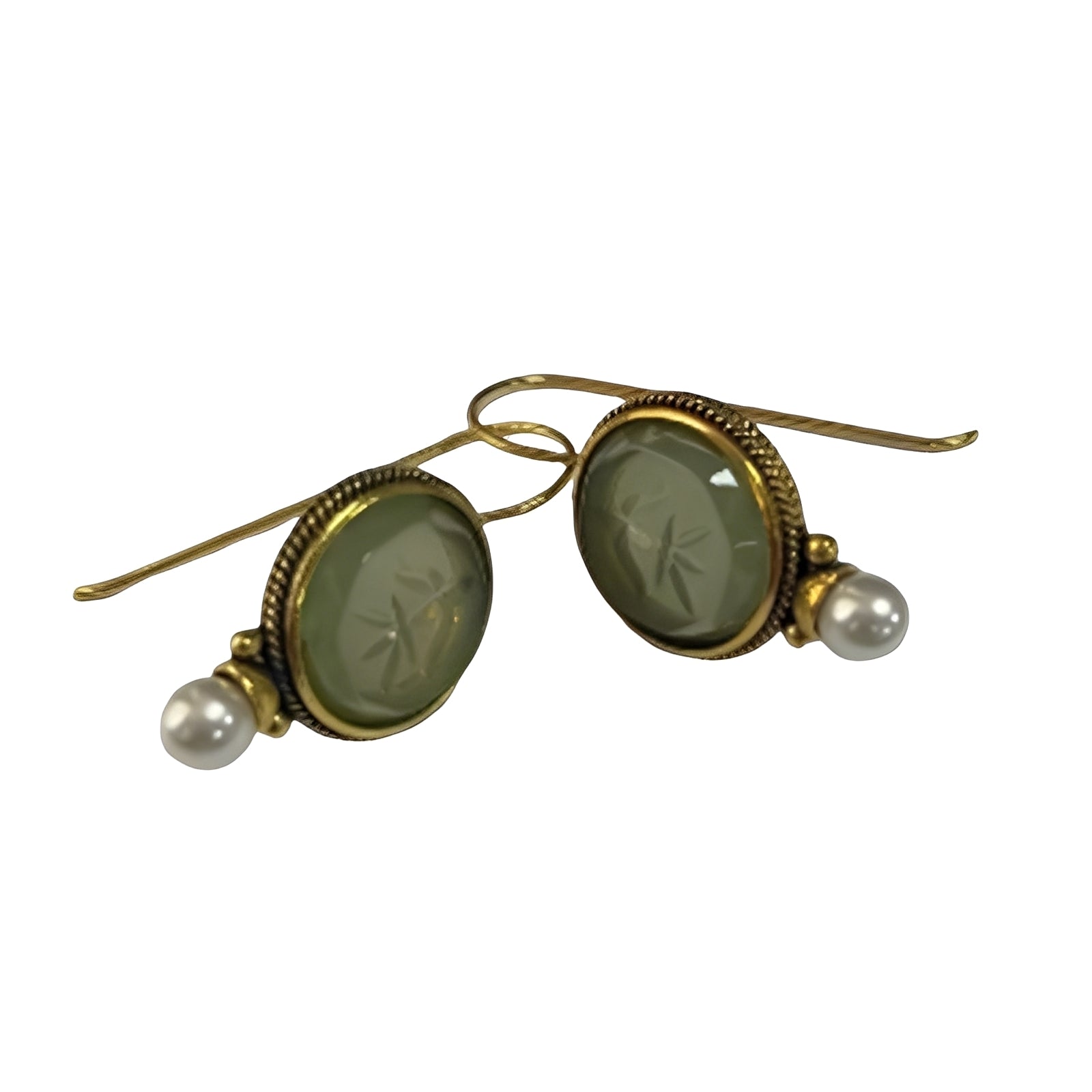 Nolwenn – Vintage-Ohrringe mit Perle und Emerald