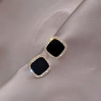 Catherine – Ohrringe mit Onyx und ewigen Diamanten