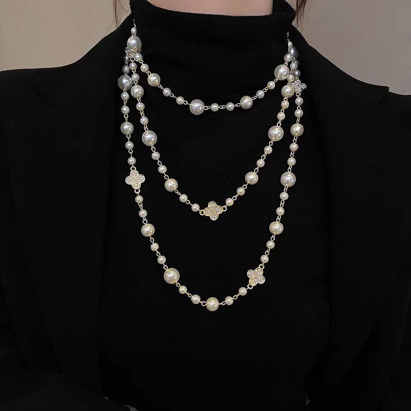 Collen – Stilvolle Halskette in Gold mit Perle