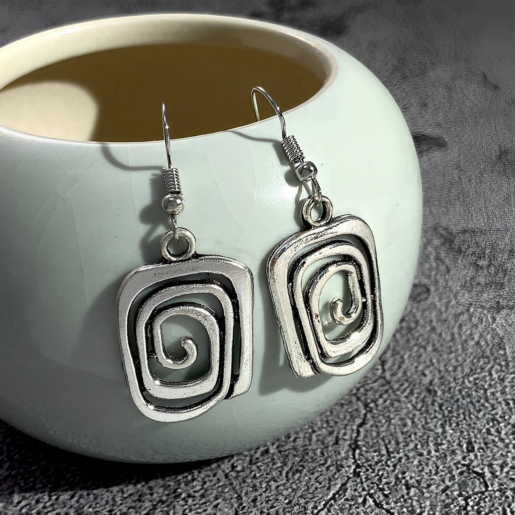 Kaia – Ohrringe im Boho-Stil in Silber mit Spiralform