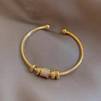 Amalia – Anpassbares Armband mit Goldenen Charms