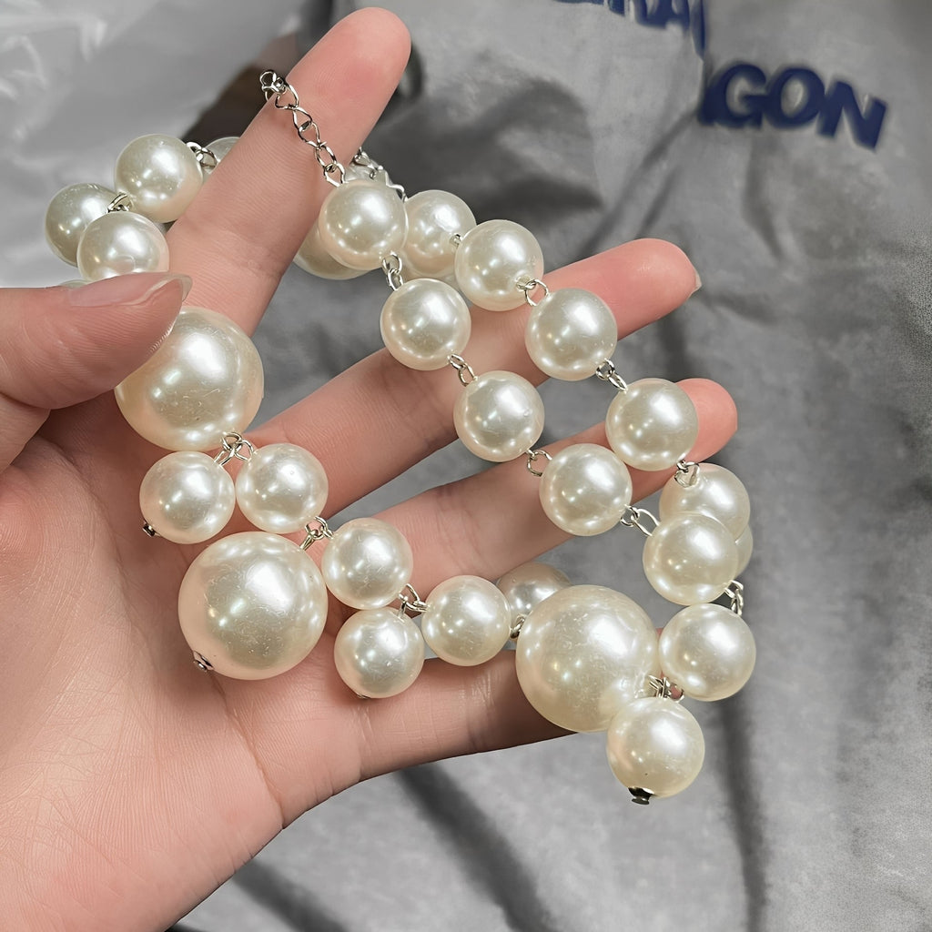 Lucie – Elegante Luxushalskette mit großen und kleinen Perlen