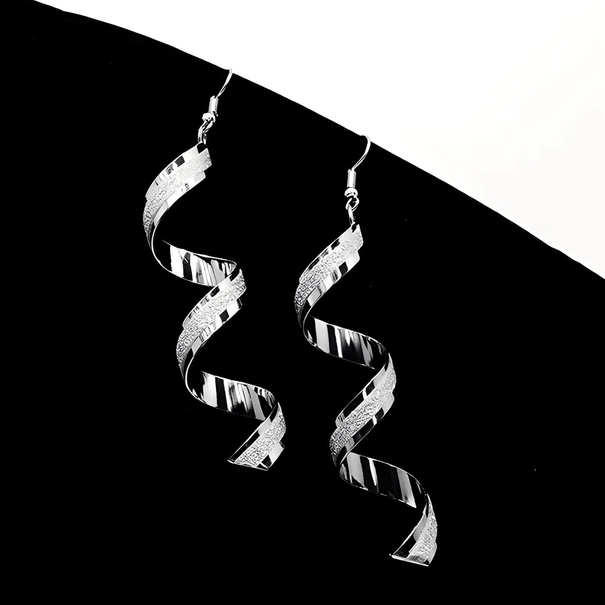 Jia – Funkelnde Silber Spiral Ohrringe