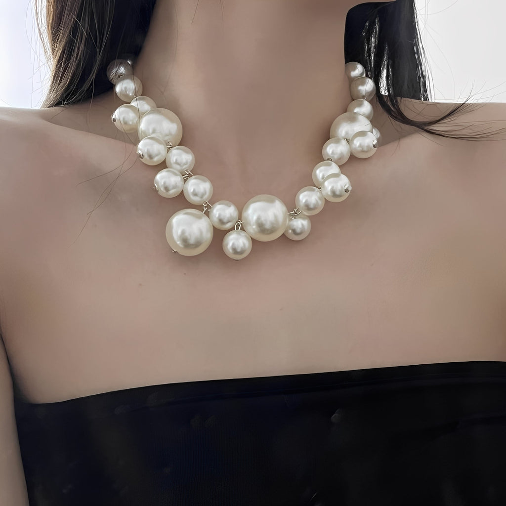 Lucie – Elegante Luxushalskette mit großen und kleinen Perlen