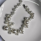 Lucie – Elegante Luxushalskette mit großen und kleinen Perlen