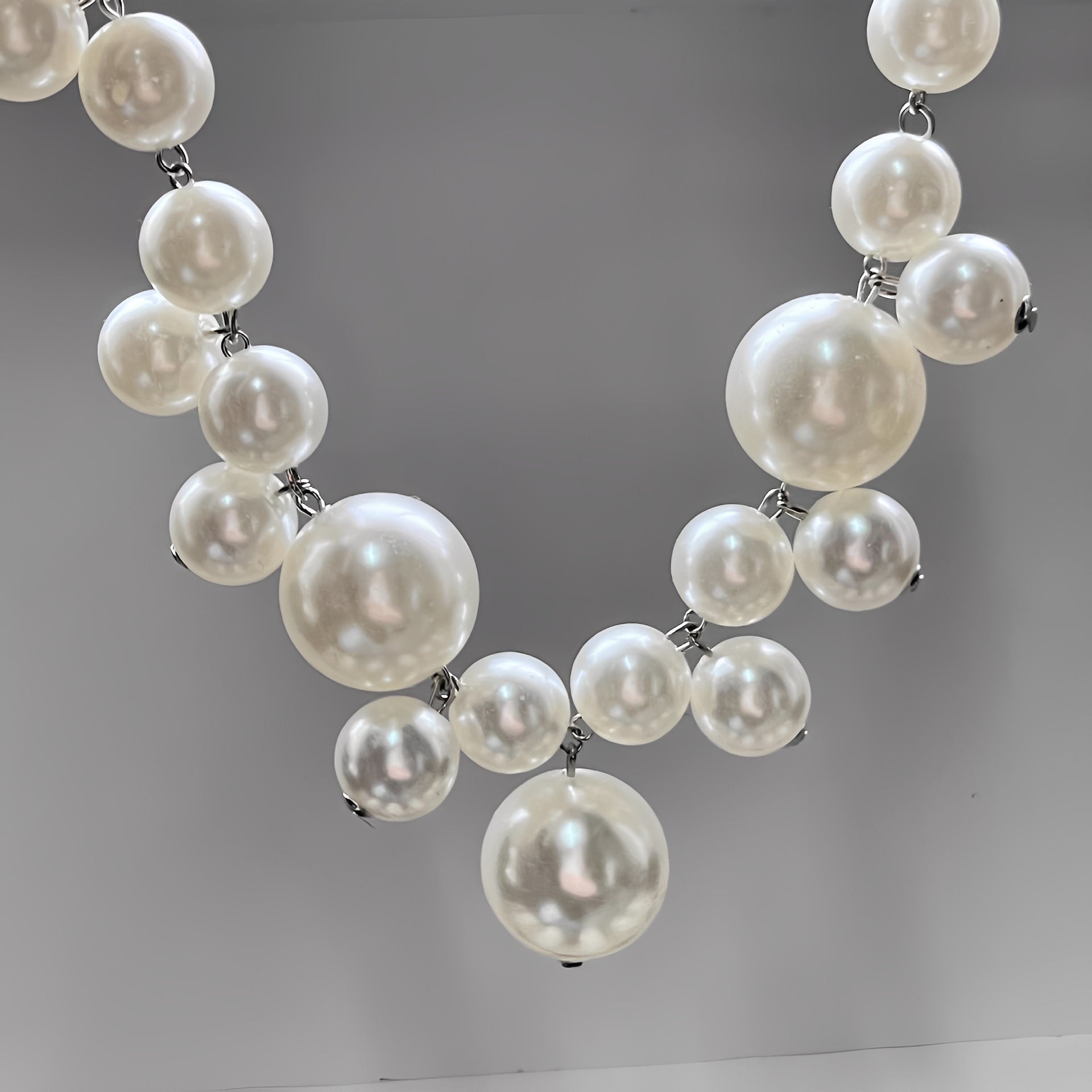 Lucie – Elegante Luxushalskette mit großen und kleinen Perlen