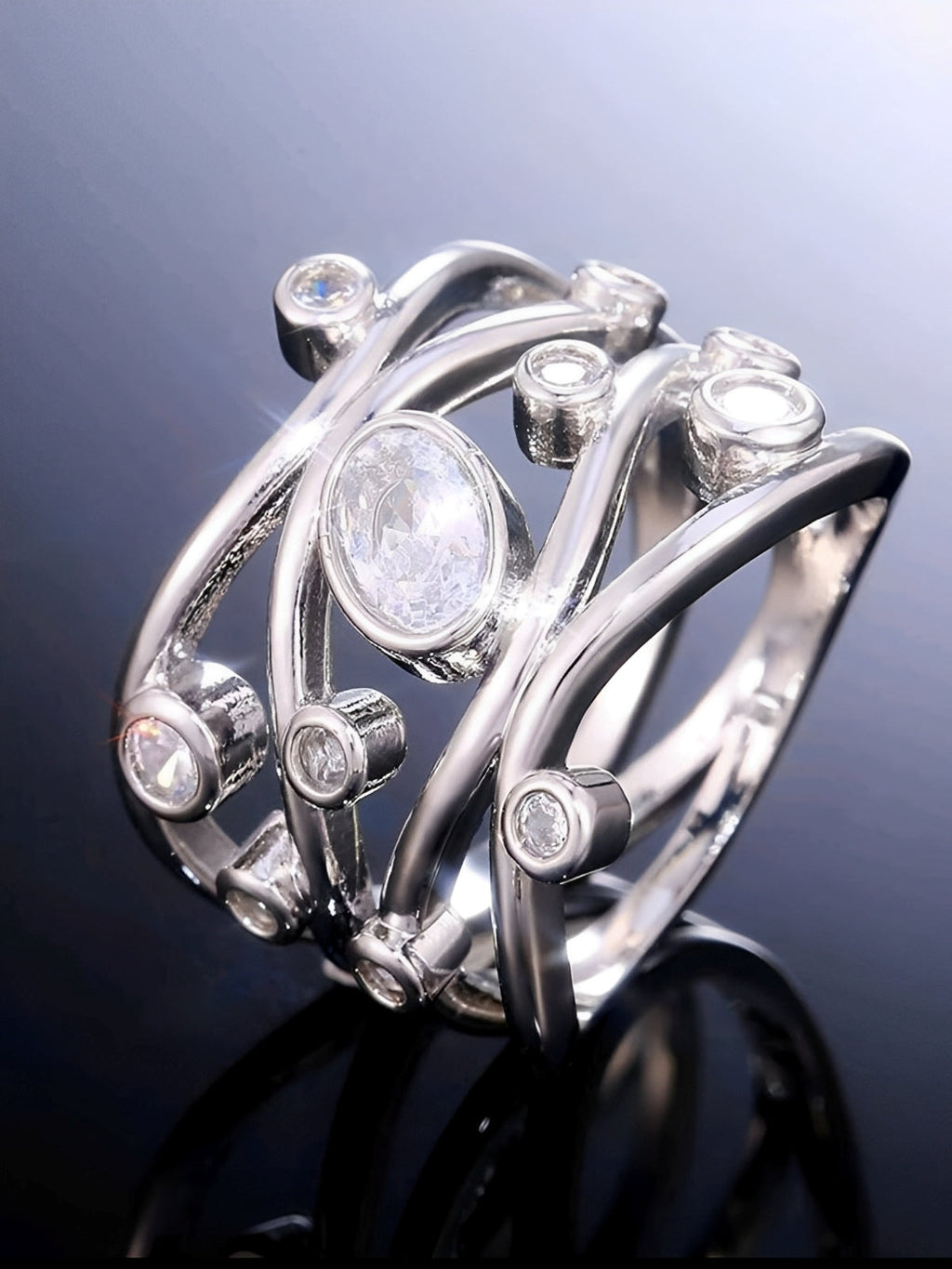 Inara – Vintage-Ring aus Silber mit Unregelmäßiger Zirkonia