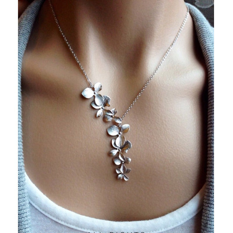 Flora – Halskette Blume Silber im Vintage-Look