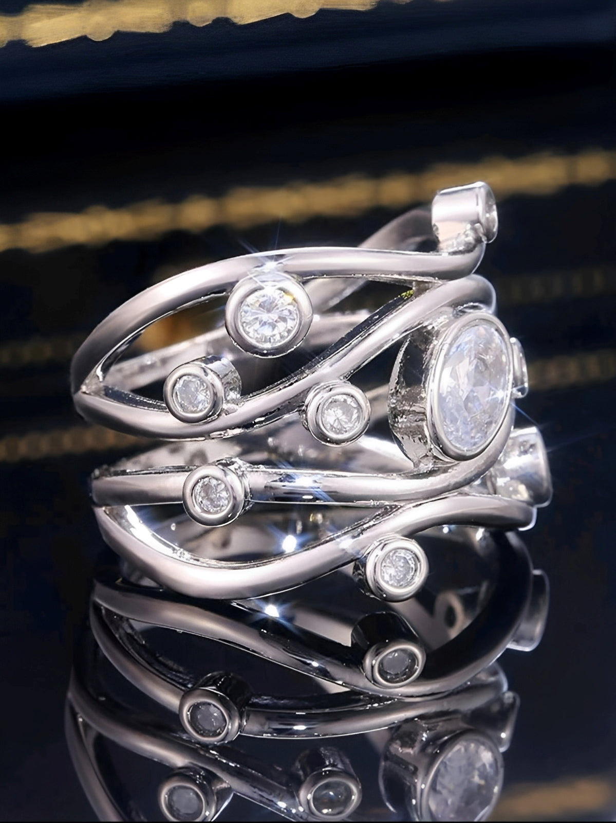 Inara – Vintage-Ring aus Silber mit Unregelmäßiger Zirkonia