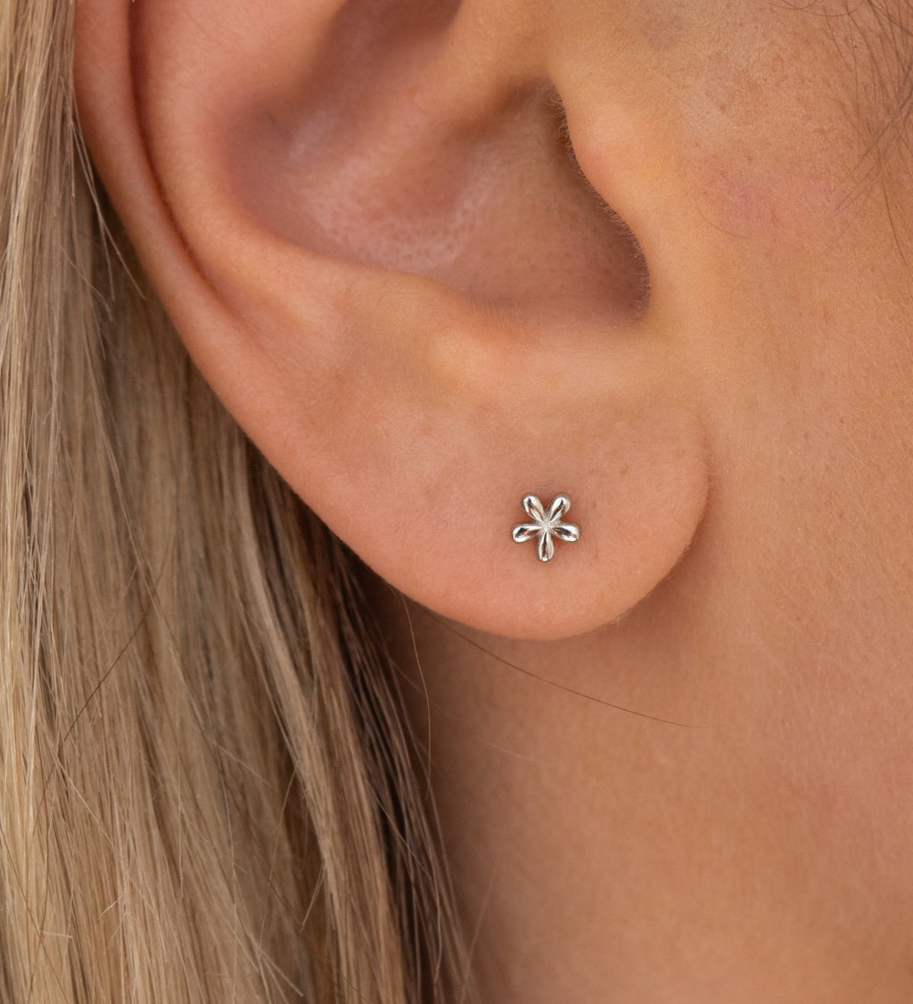 Mini Blumen Ohrstecker aus Sterling Silber