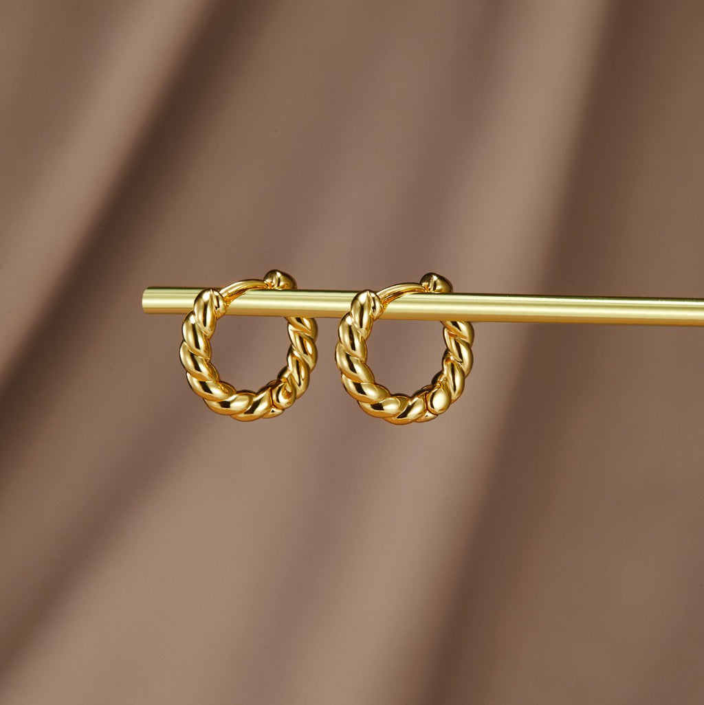 Orhyl – Goldene Gedrehte Ohrringe