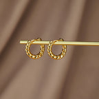 Orhyl – Goldene Gedrehte Ohrringe