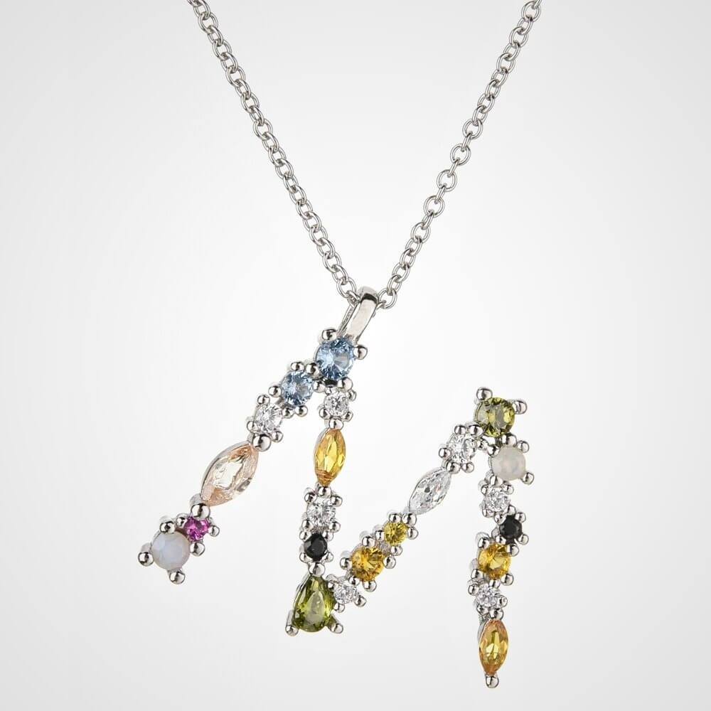 Nerina – Schmuck mit glänzender Initiale