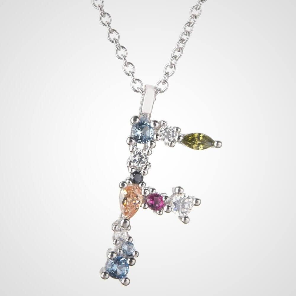 Nerina – Schmuck mit glänzender Initiale