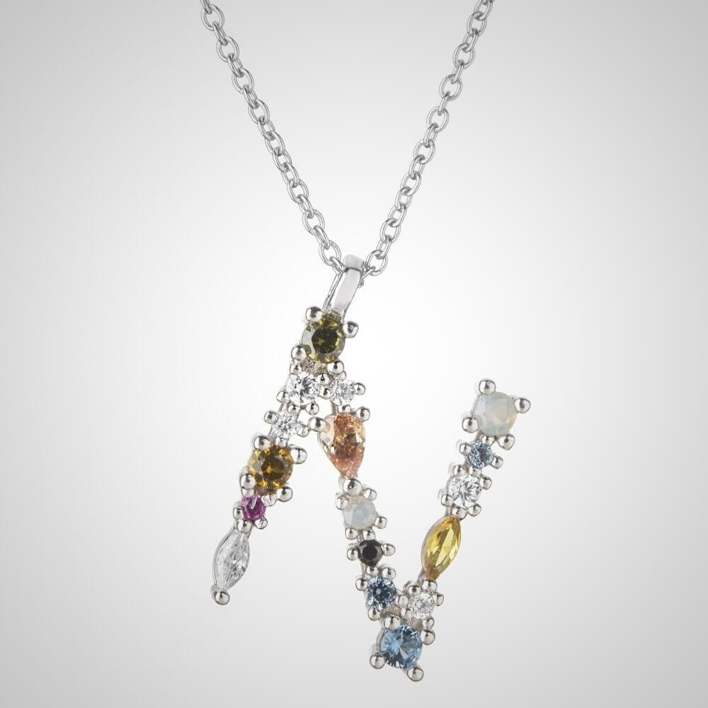 Nerina – Schmuck mit glänzender Initiale