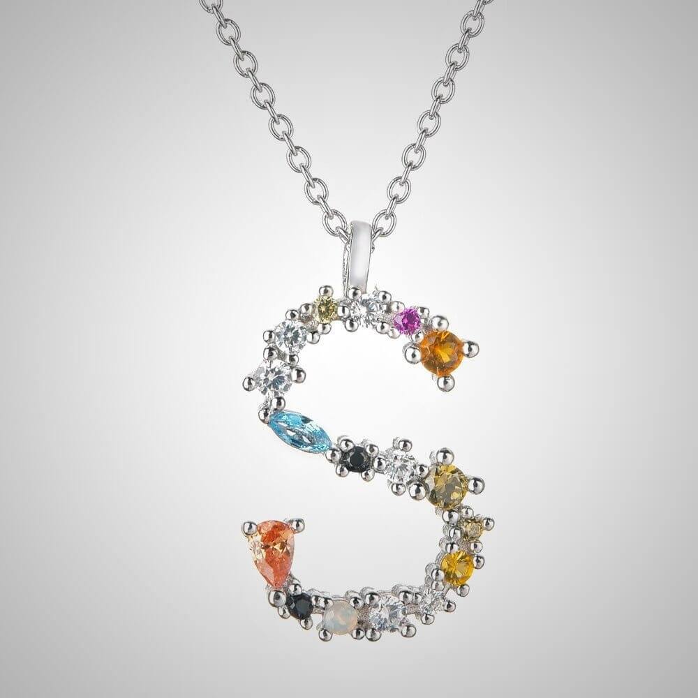 Nerina – Schmuck mit glänzender Initiale