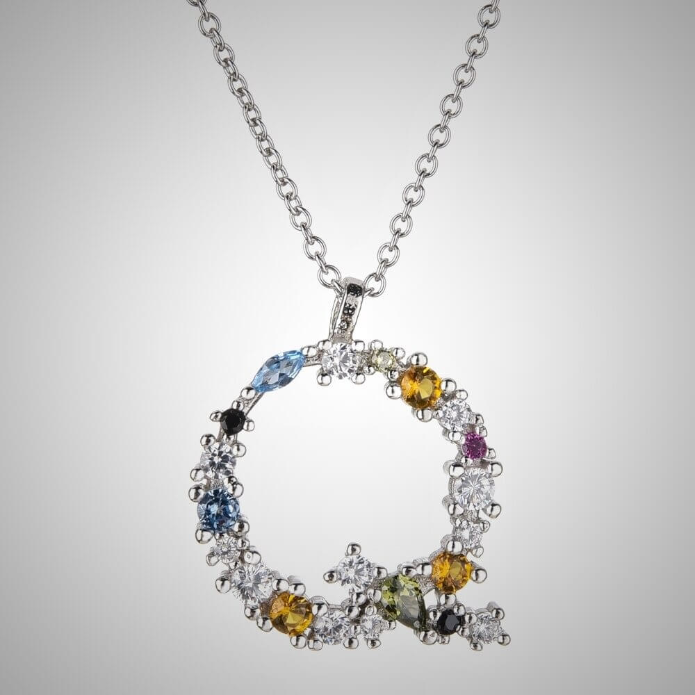 Nerina – Schmuck mit glänzender Initiale