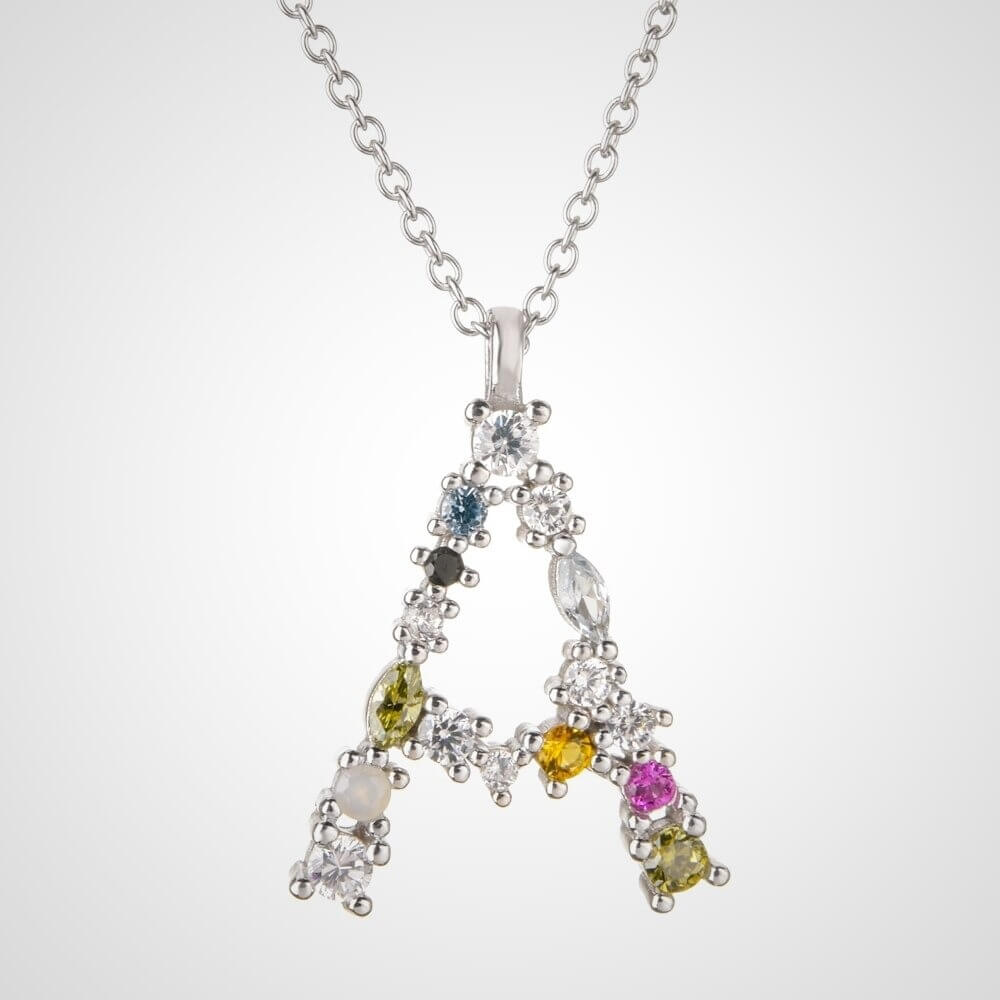 Nerina – Schmuck mit glänzender Initiale