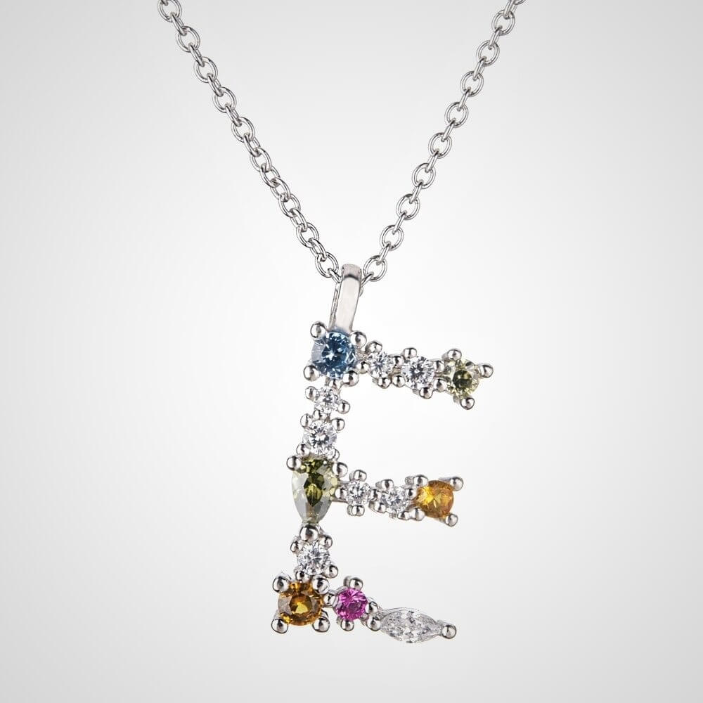Nerina – Schmuck mit glänzender Initiale